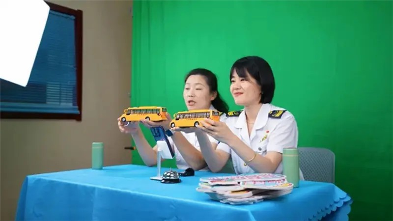 细数十年历程，，，，，，，温馨校车用工业转型实现高质量生长