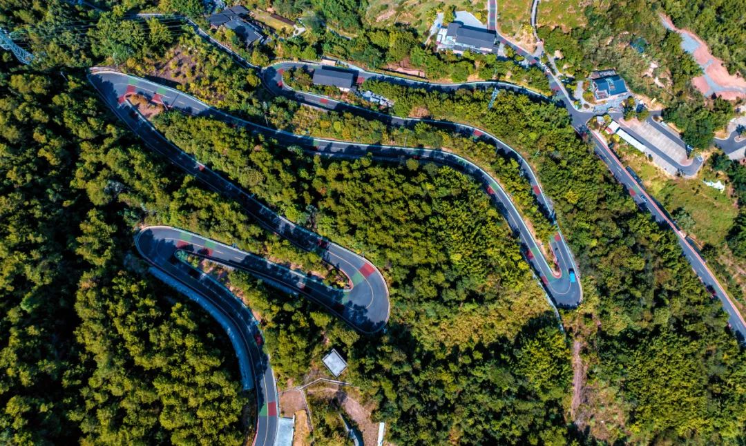 穿山越岭斗崎险，，，，，轻卡凌云“上青天”