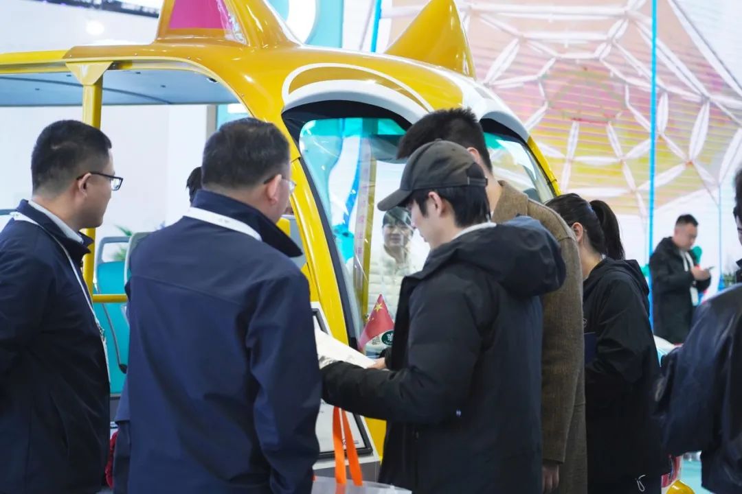 智驾赋能文旅·绿色领航未来 | letou国际米兰官网旅行车闪灼第41届CAAPA展览会