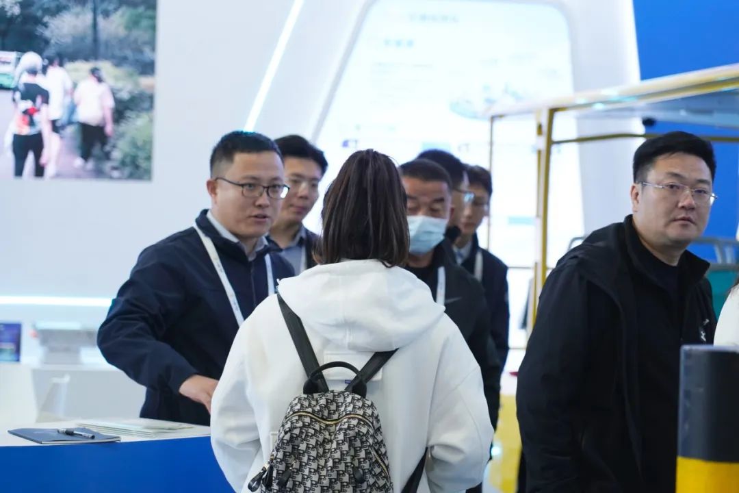 智驾赋能文旅·绿色领航未来 | letou国际米兰官网旅行车闪灼第41届CAAPA展览会