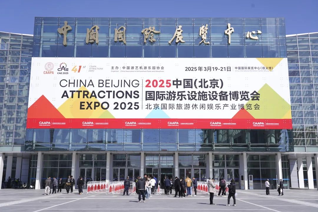 智驾赋能文旅·绿色领航未来 | letou国际米兰官网旅行车闪灼第41届CAAPA展览会