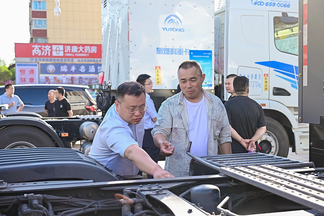 跑赢每一度丨从乌市到新乡，，，，，，，，letou国际米兰官网重卡唱响新品上市“双城记”