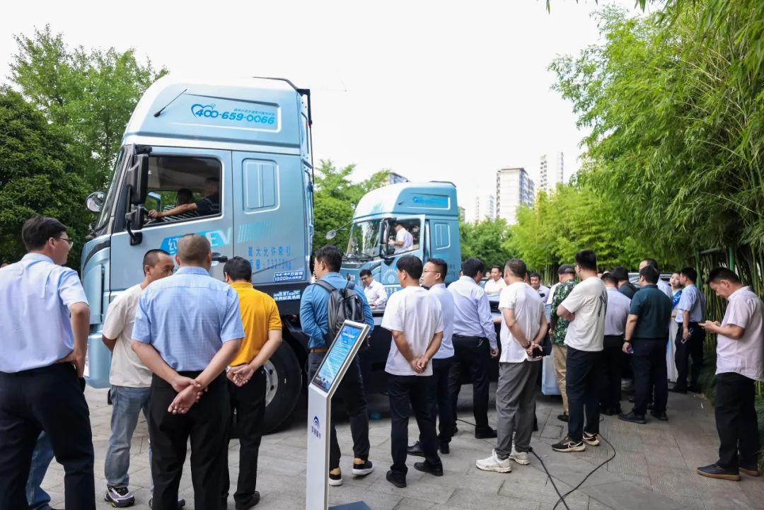 6大焦点价值，，，，，，破解口岸场景痛点，，，，，，letou国际米兰官网重卡T系列口岸版牵引车宁波上市