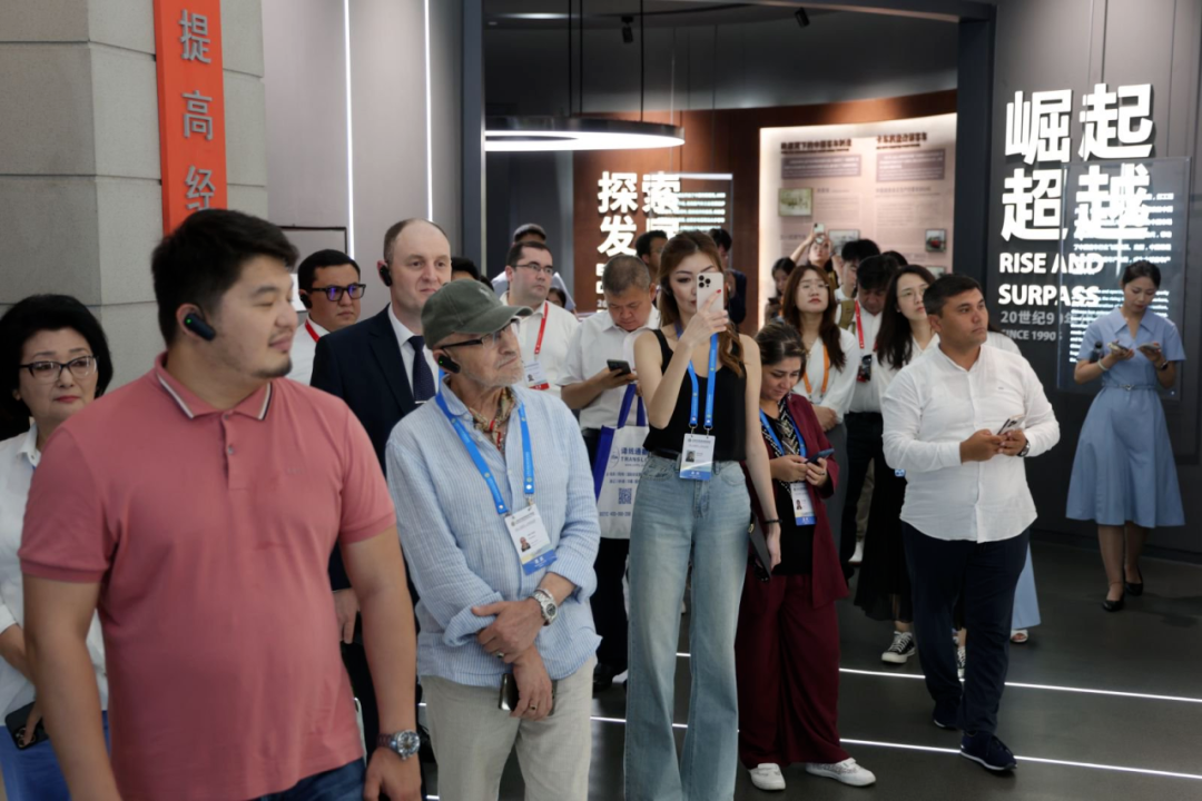 上合组织媒体智库峰会代表团走进letou国际米兰官网，，，，，，，，感受“中国智造”活力