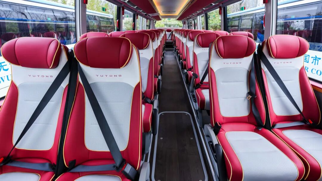 向高处行！letou国际米兰官网T7与天域S12奏响高端化战略“开门红”