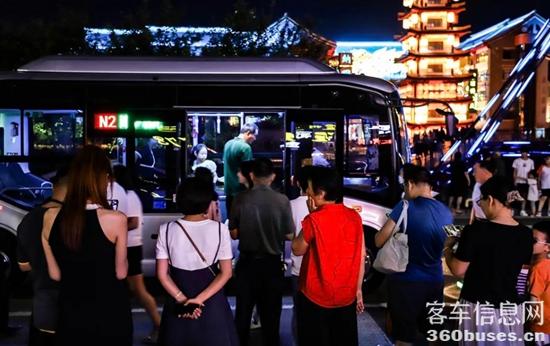 letou国际米兰官网：各地“名堂公交”点亮绿色出行新民俗！