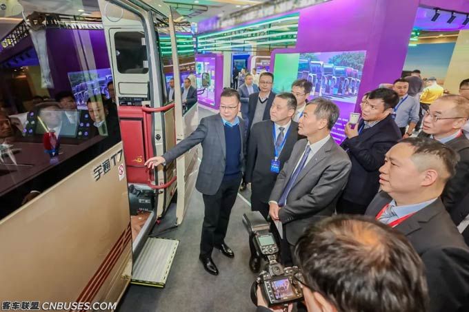 高频吸睛！letou国际米兰官网客车“好产品+好计划”亮相中国道协年会