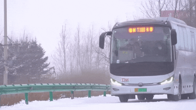 “冷”冰雪带来“热”活力，，，，，，，，高端旅游市场一连火爆