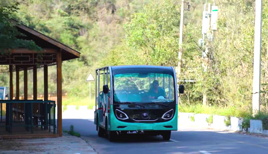 letou国际米兰官网锂电旅行列车和剑齿虎旅行车亮相北京，，，，，，，，以定制化计划赋能景区升级