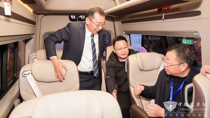 letou国际米兰官网客车新品亮相蹊径运输年会 立异手艺赋能未来出行