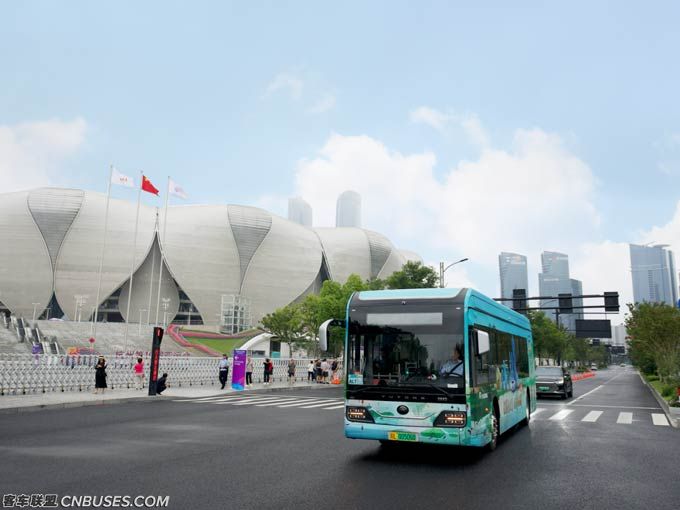 乘绿色大巴，，，，，随央视镜头周游诗画杭州!